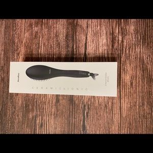 New hair straightening brush